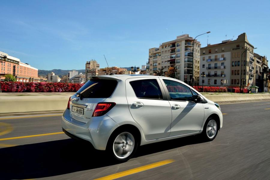  Toyota Yaris Hybrid 2014 года  (фото 19 из 29)